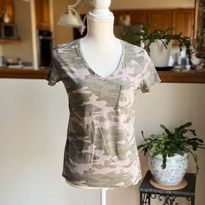 Universal Thread camo t-shirt
